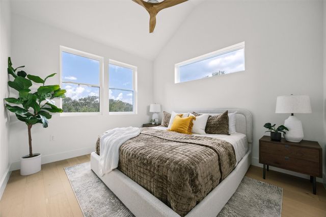 5104 Stone Gate DR 3, Austin, TX 78721