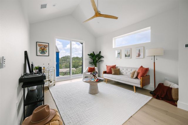 5104 Stone Gate DR 3, Austin, TX 78721