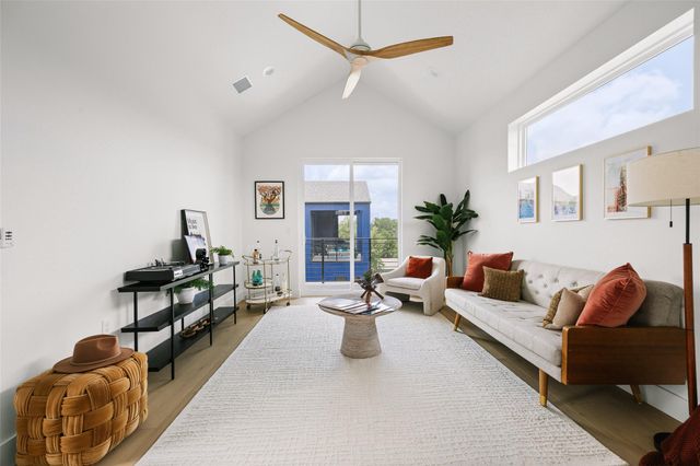 5104 Stone Gate DR 3, Austin, TX 78721