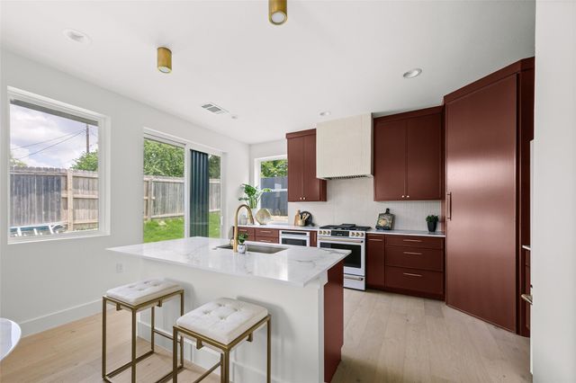 5104 Stone Gate DR 3, Austin, TX 78721