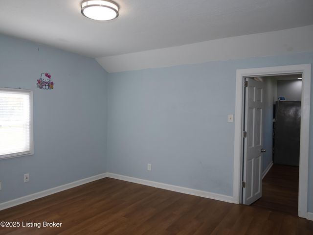 2021 Appleton Ln, Louisville, KY 40216