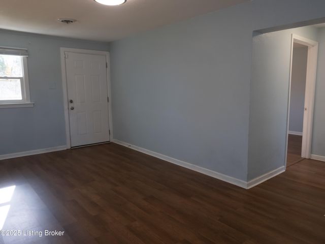 2021 Appleton Ln, Louisville, KY 40216