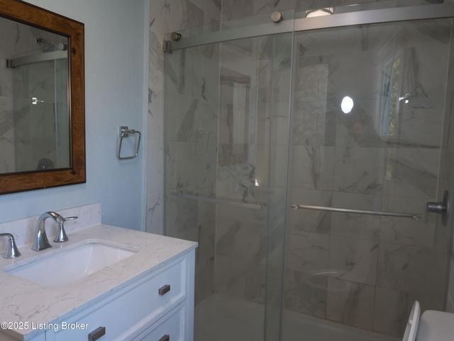 2021 Appleton Ln, Louisville, KY 40216