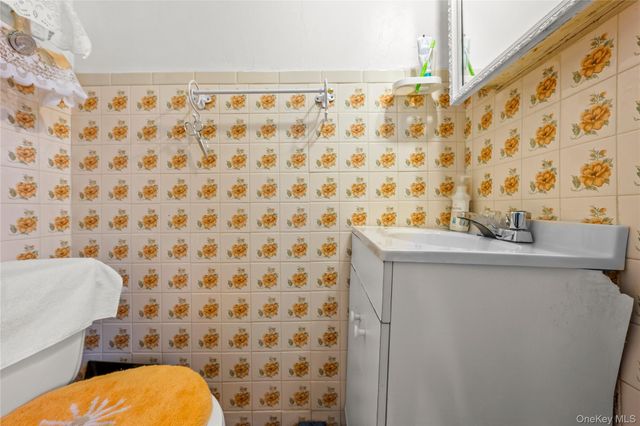 19512 McLaughlin Avenue, Hollis, NY 11423