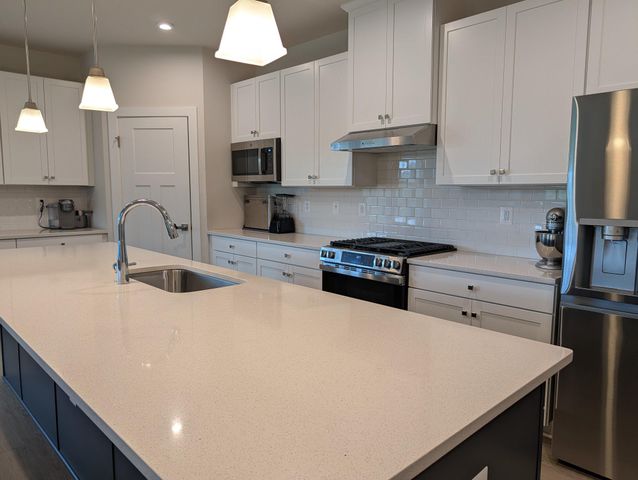 223 LETITIA MANOR DR, West Grove, PA 19390