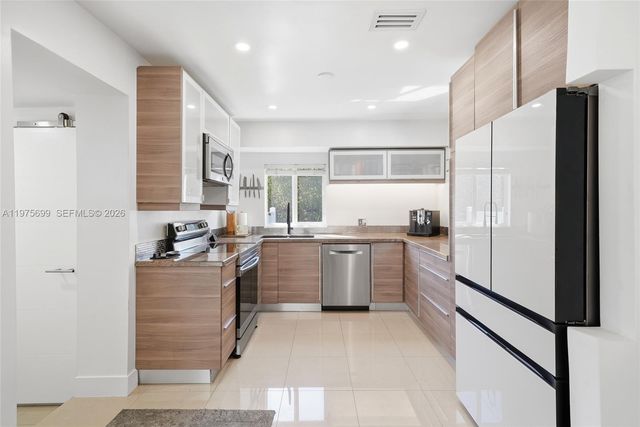 2190 SW 20th St, Miami, FL 33145