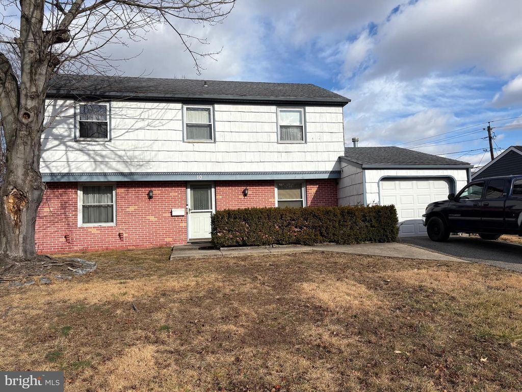 10 BEAVERDALE LN, Willingboro, NJ 08046