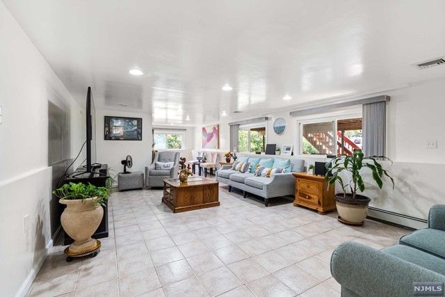 571 Columbia Street, New Milford, NJ 07646