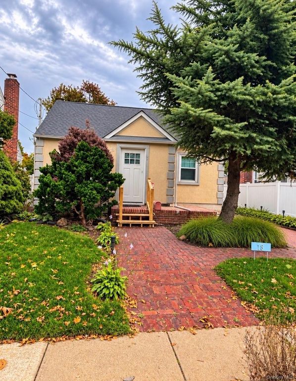 18 Grand Street, Elmont, NY 11003 — exterior