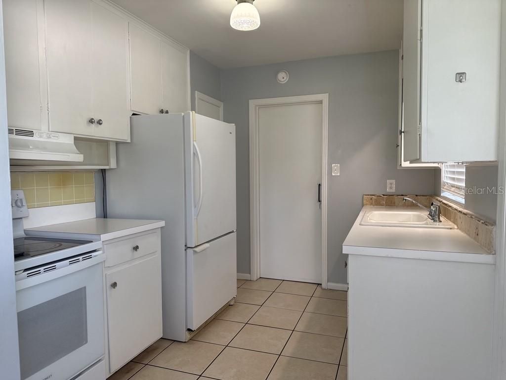 Image 5 of property listing at 1724 W ELDRED DRIVE, Tampa, FL 33603