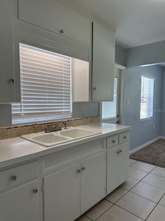 Image 6 of property listing at 1724 W ELDRED DRIVE, Tampa, FL 33603