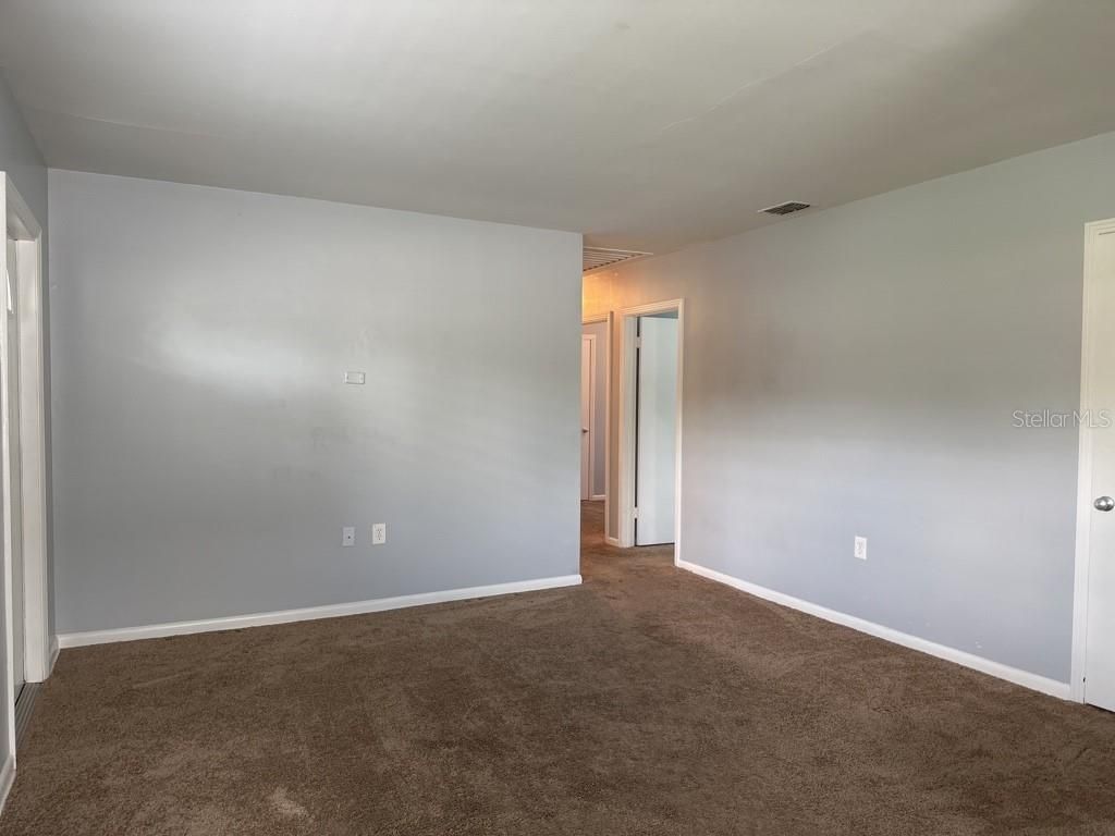 Image 9 of property listing at 1724 W ELDRED DRIVE, Tampa, FL 33603