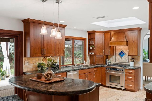489 La Costa Ave, Encinitas, CA 92024