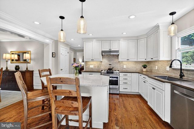 5 FAIRWAY DR, West Windsor, NJ 08550