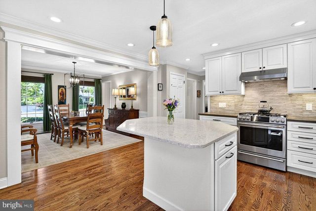 5 FAIRWAY DR, West Windsor, NJ 08550