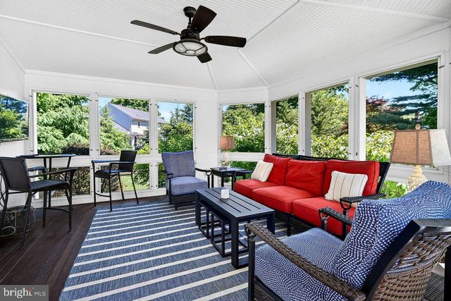 5 FAIRWAY DR, West Windsor, NJ 08550