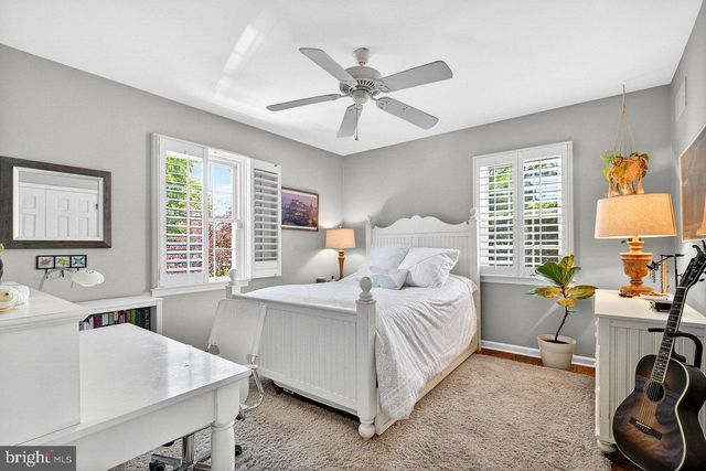 5 FAIRWAY DR, West Windsor, NJ 08550