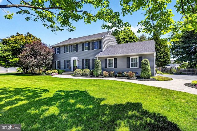 5 FAIRWAY DR, West Windsor, NJ 08550