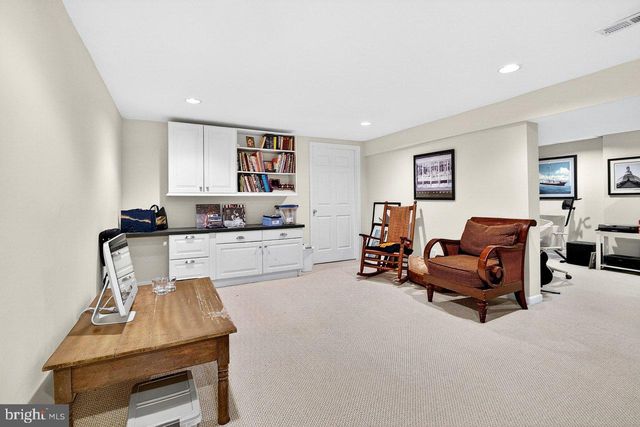 5 FAIRWAY DR, West Windsor, NJ 08550