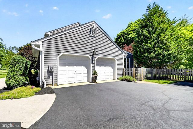 5 FAIRWAY DR, West Windsor, NJ 08550