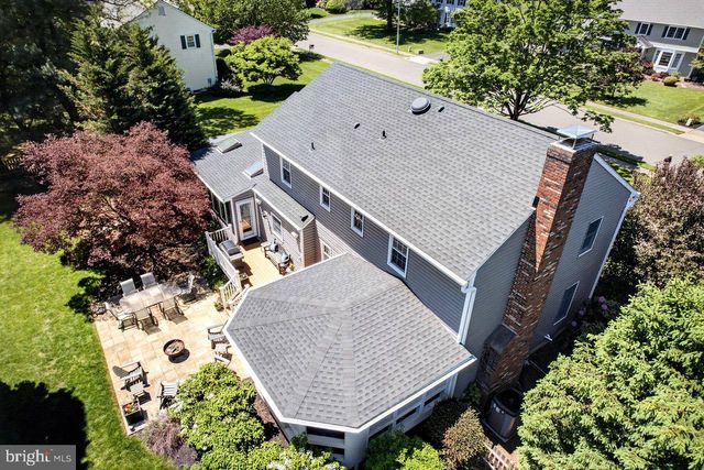 5 FAIRWAY DR, West Windsor, NJ 08550