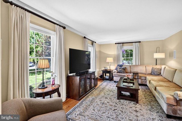 5 FAIRWAY DR, West Windsor, NJ 08550