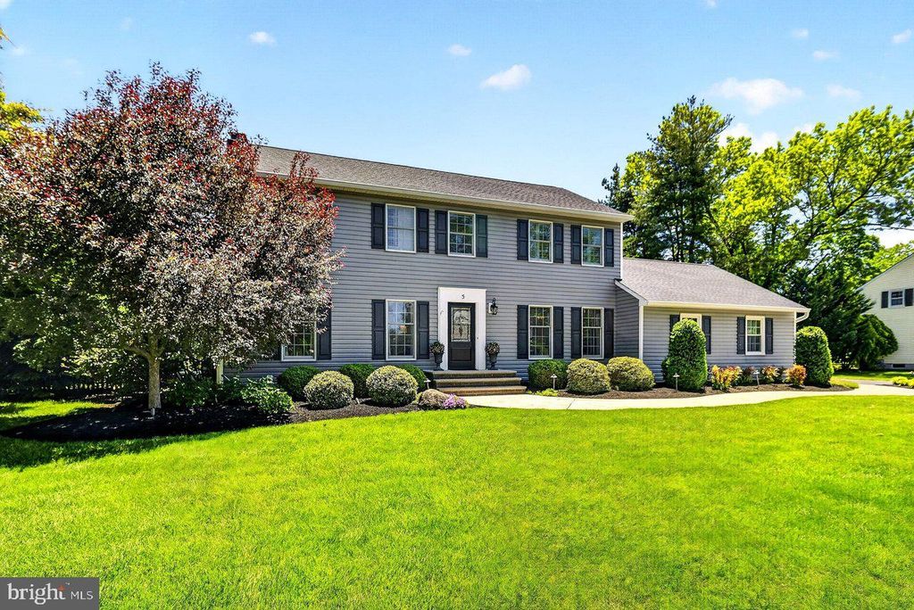 5 FAIRWAY DR, West Windsor, NJ 08550