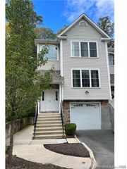 21 Old Oak Drive 21, Brookfield, CT 06804