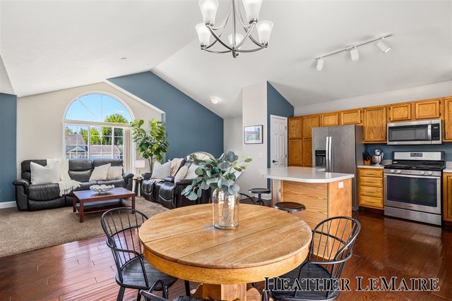 2070 Shiloh Point Drive, Grand Rapids, MI 49546