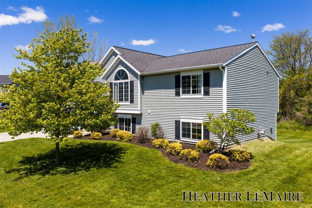2070 Shiloh Point Drive, Grand Rapids, MI 49546