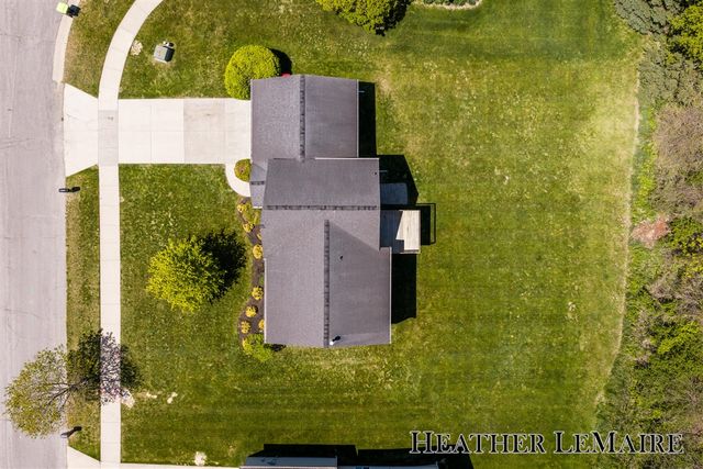 2070 Shiloh Point Drive, Grand Rapids, MI 49546