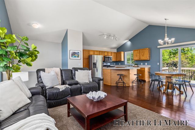 2070 Shiloh Point Drive, Grand Rapids, MI 49546