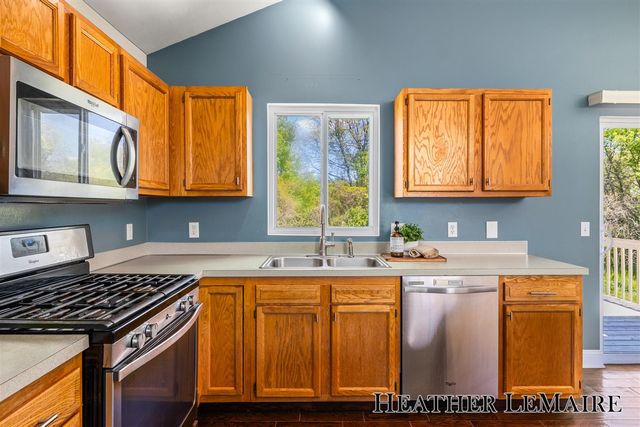 2070 Shiloh Point Drive, Grand Rapids, MI 49546