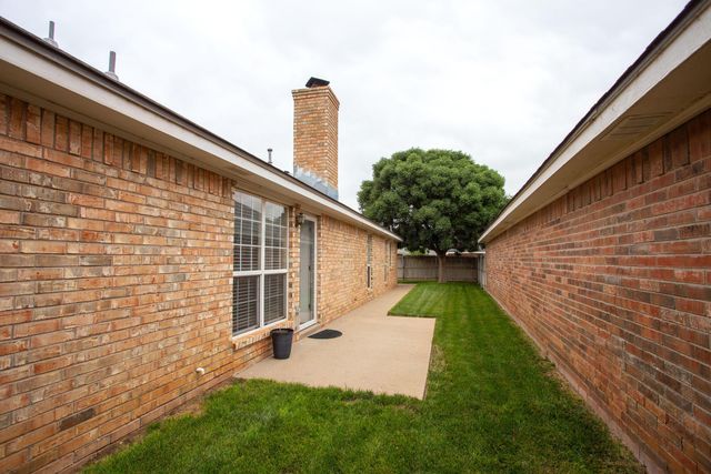 6206 OAKCREST Lane, Amarillo, TX 79109