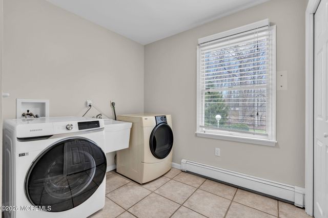 124 Taylors Mills Road, Manalapan, NJ 07726