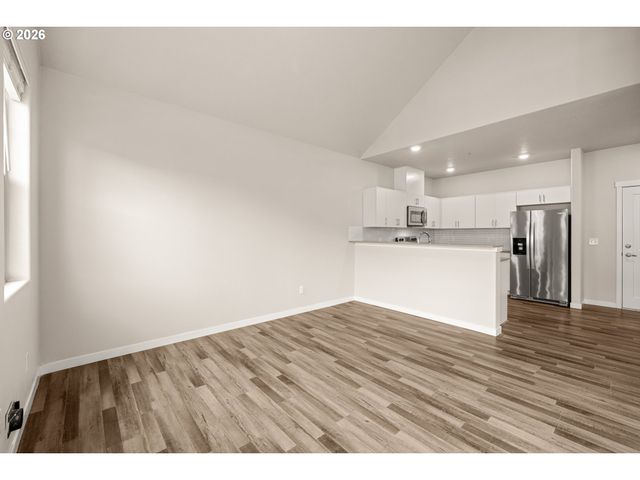 17137 Sw APPLEDALE Rd 304, Beaverton, OR 97007