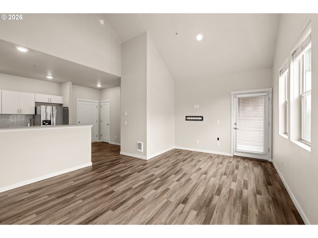 17137 Sw APPLEDALE Rd 304, Beaverton, OR 97007