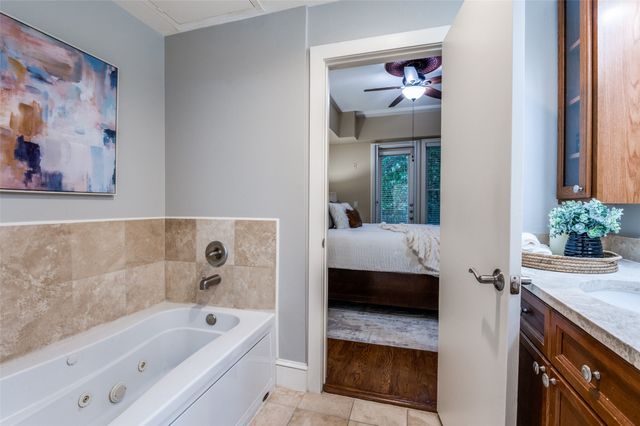 5055 Addison Circle 422, Addison, TX 75001