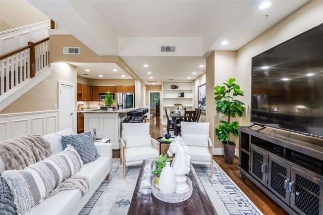 5055 Addison Circle 422, Addison, TX 75001