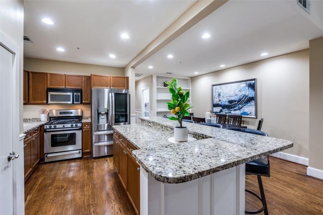 5055 Addison Circle 422, Addison, TX 75001