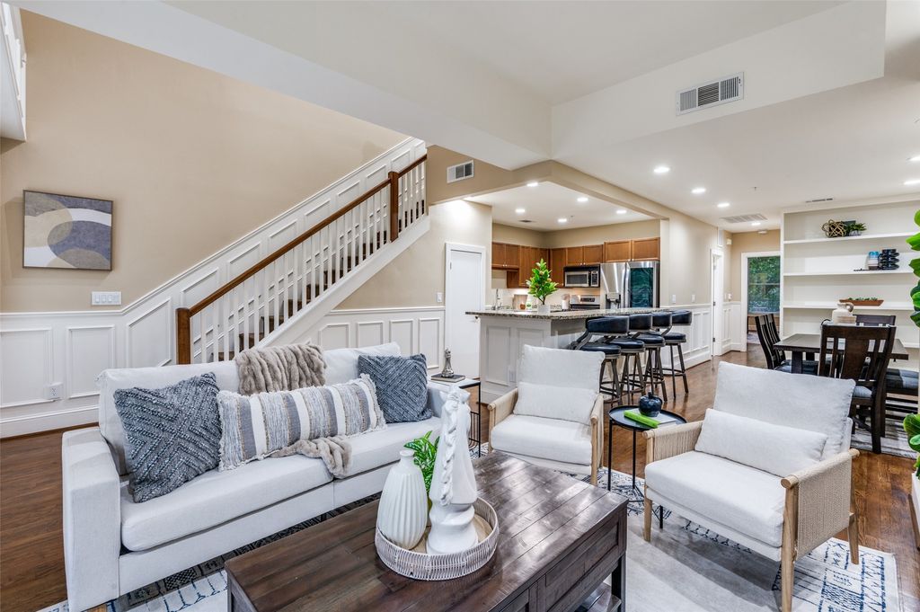 5055 Addison Circle 422, Addison, TX 75001