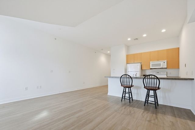 72 Ashland St 408, Malden, MA 02148