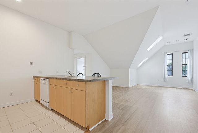 72 Ashland St 408, Malden, MA 02148