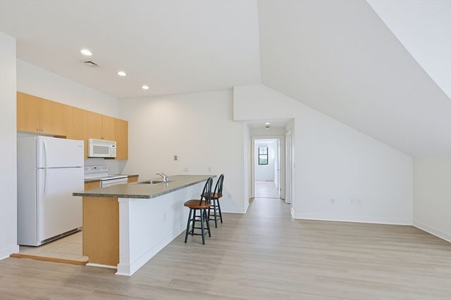 72 Ashland St 408, Malden, MA 02148