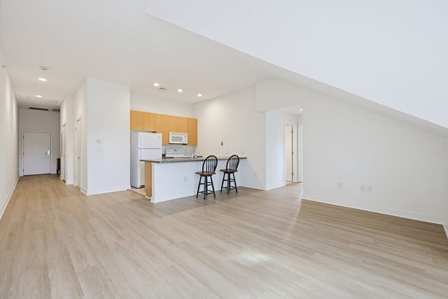 72 Ashland St 408, Malden, MA 02148