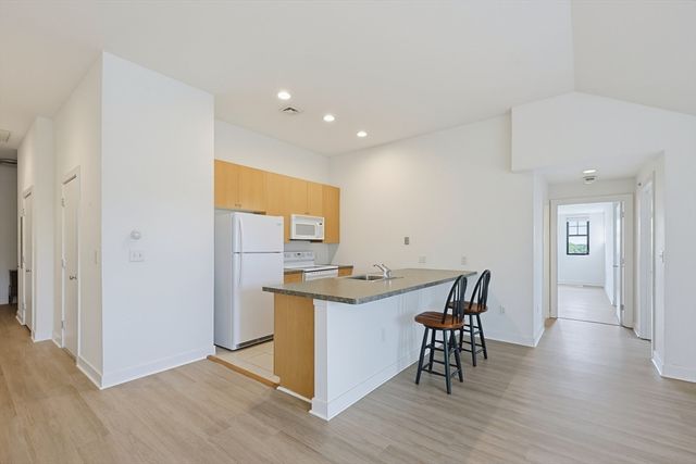 72 Ashland St 408, Malden, MA 02148