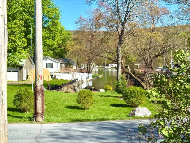 42 Waterstone Road, Greenwood Lake, NY 10925