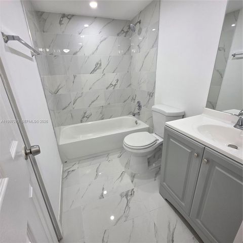 19771 SW 114th Ave 129, Miami, FL 33157