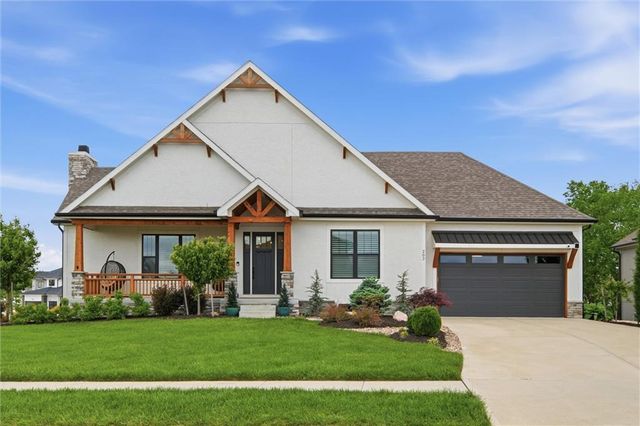 202 NW Ambersham Drive, Lee's Summit, MO 64081