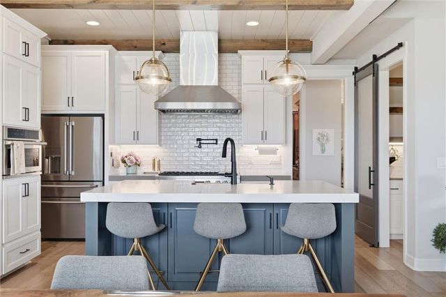 202 NW Ambersham Drive, Lee's Summit, MO 64081
